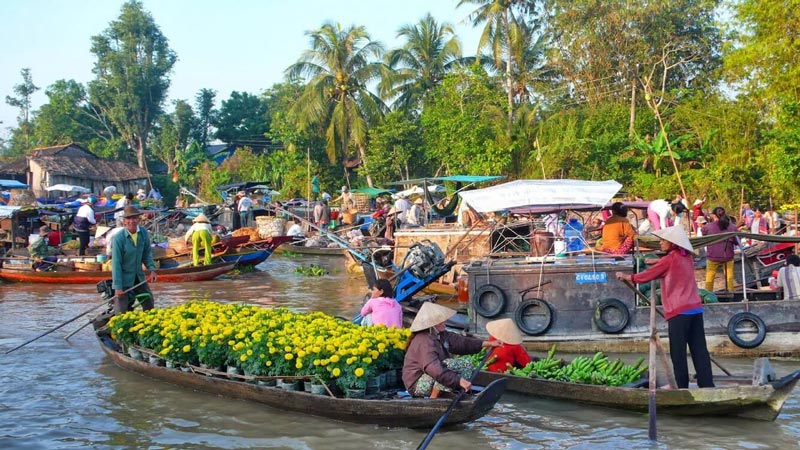 Chợ nổi Cái Bè là điểm du lịch nổi bật ở Tiền Giang